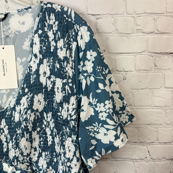 2X 4X BloomChic Blue & White Floral V Neck Smocked Ruffle Sleeve Dress Plus Size - Picture 3 of 6